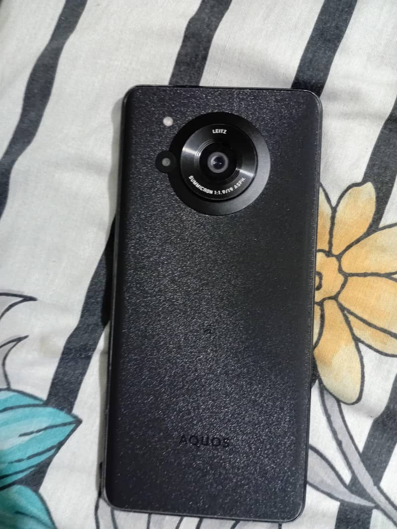 Sharp Aquos R7 1
