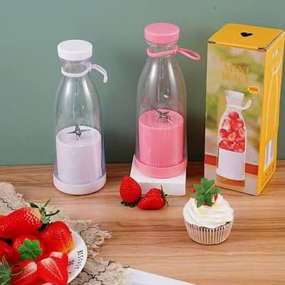 PORTABLE JUCIER BOTTLE