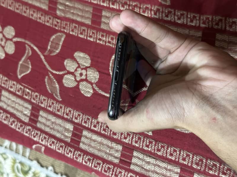 Apple iPhone X 3