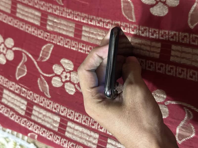 Apple iPhone X 5
