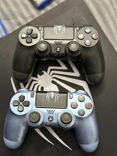 PS4 Pro Jailbreak + 2 Controllers + 2 Games