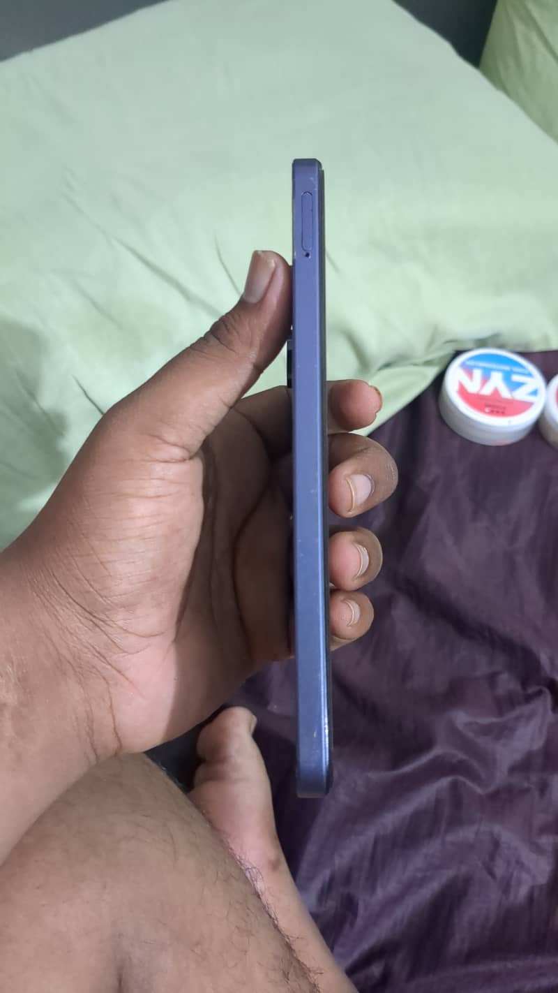 Realme Note 60 4