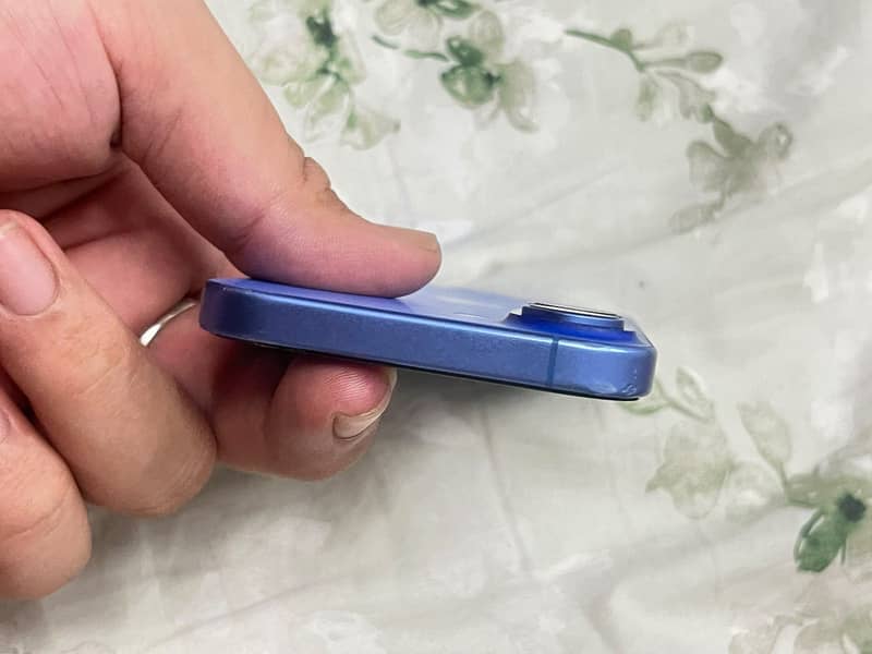 Apple iPhone 16 1