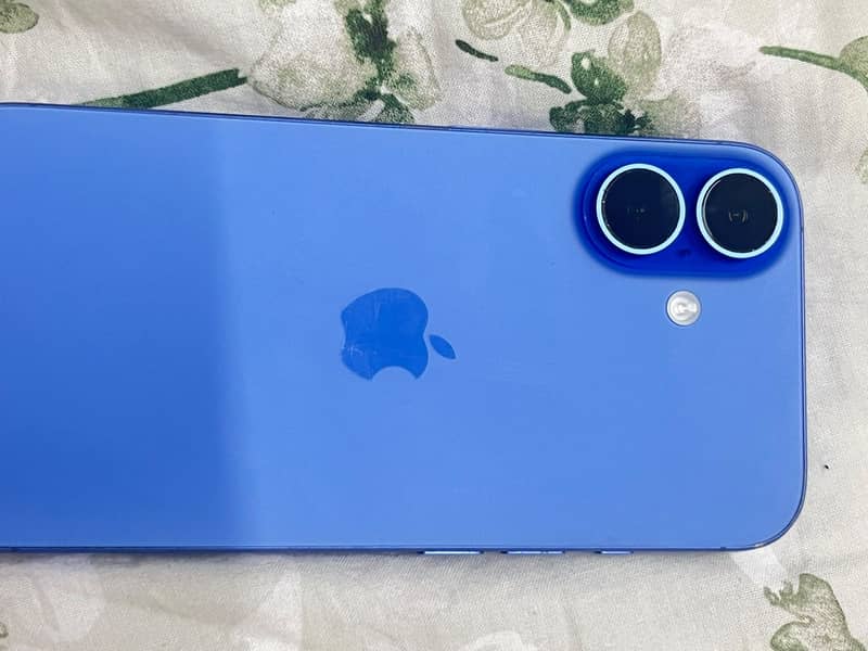 Apple iPhone 16 6