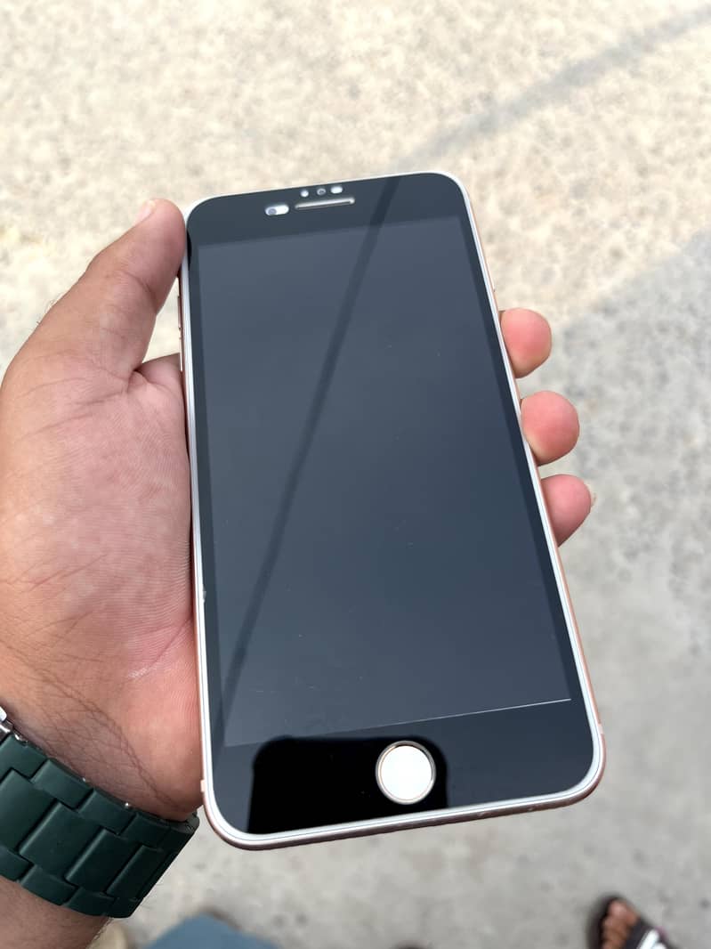 Apple iPhone 8 Plus 1
