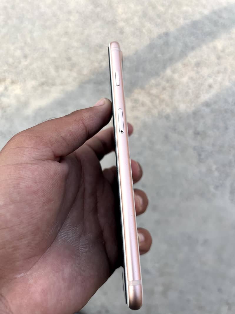 Apple iPhone 8 Plus 4