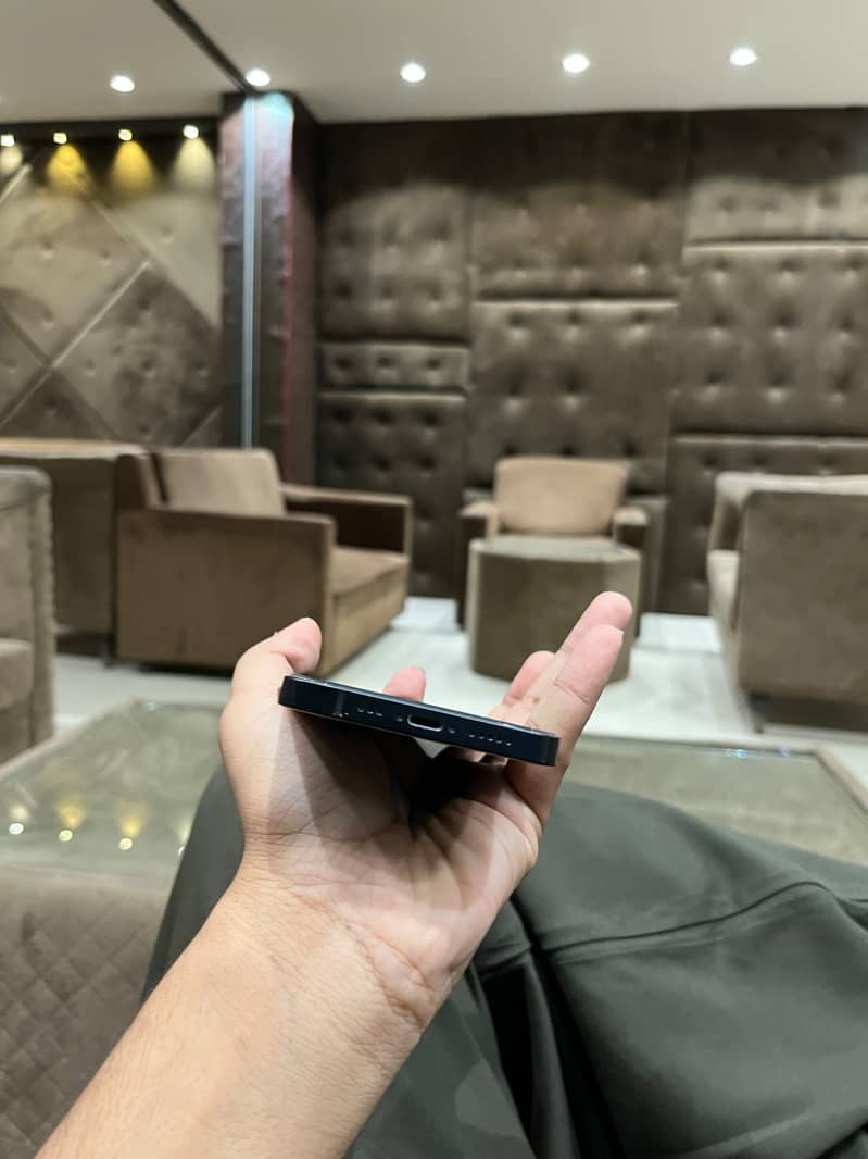 Apple iPhone 12 3