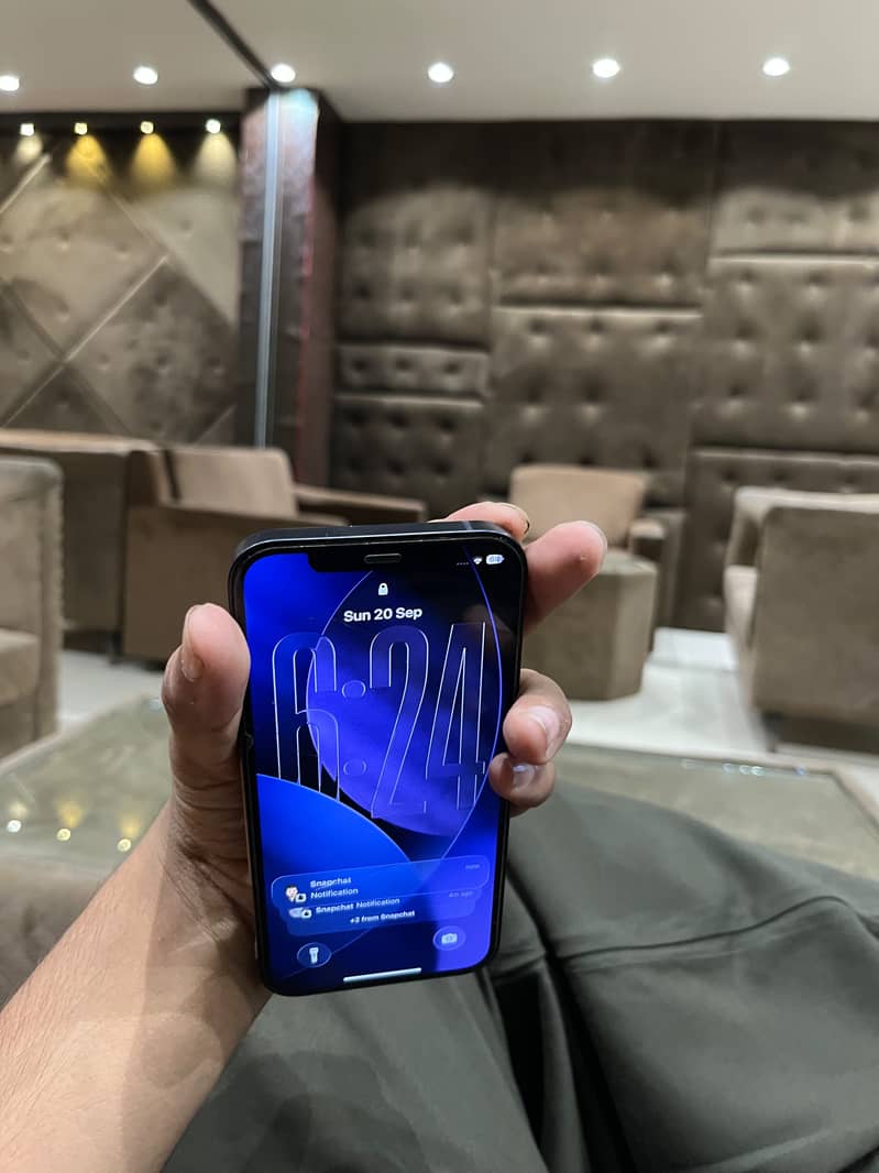 Apple iPhone 12 6
