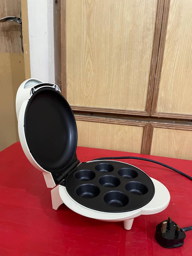 Homemaker Automatic Electric Donut Cake Maker 16