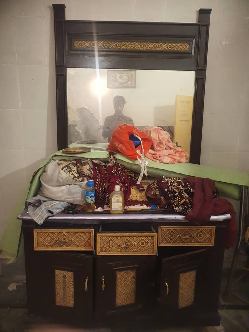 Dressing table 0
