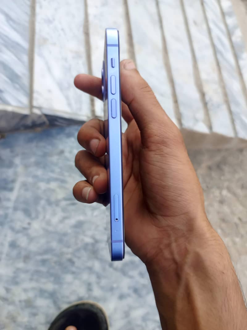 Apple iPhone 12 1