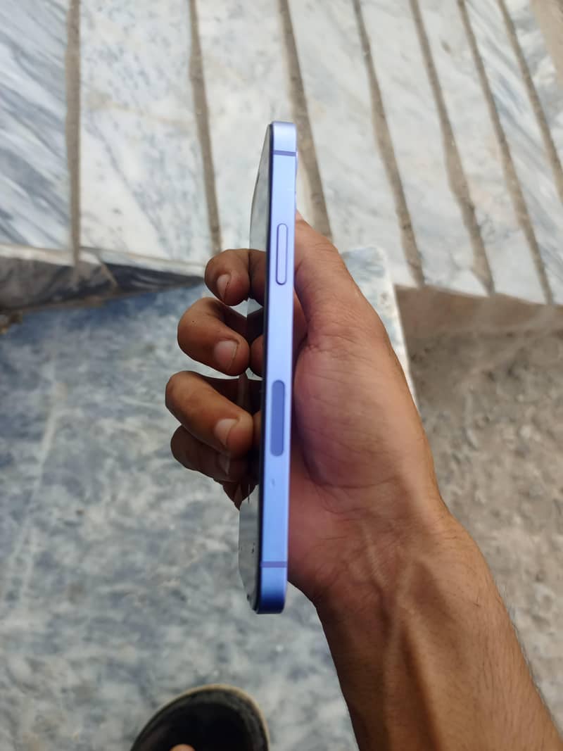 Apple iPhone 12 3