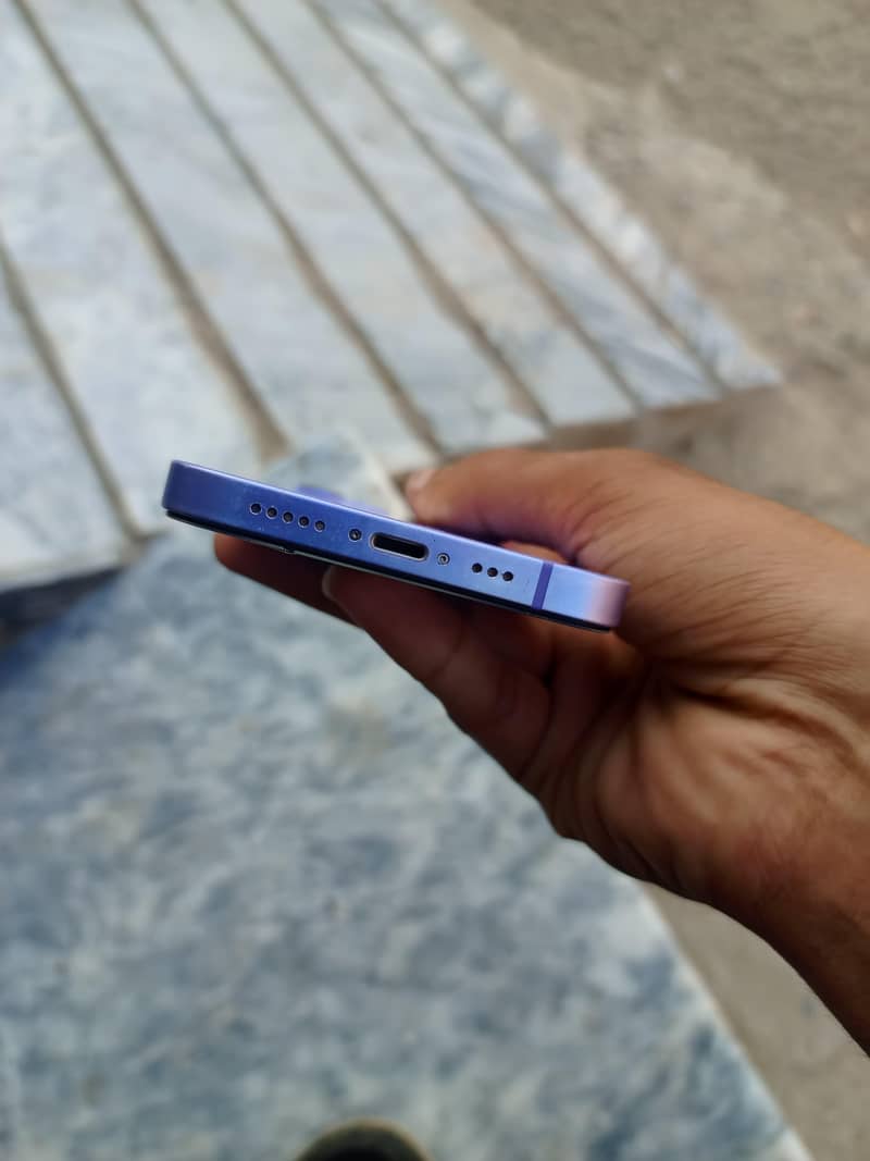 Apple iPhone 12 4