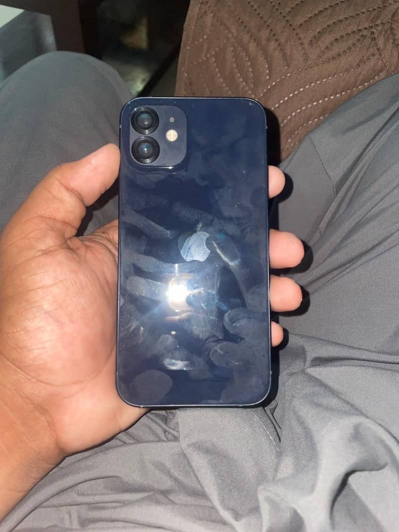 Apple iPhone 12 4