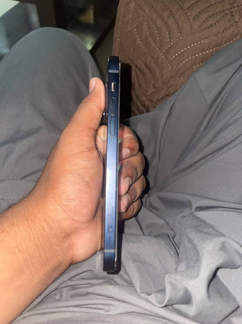 Apple iPhone 12 6