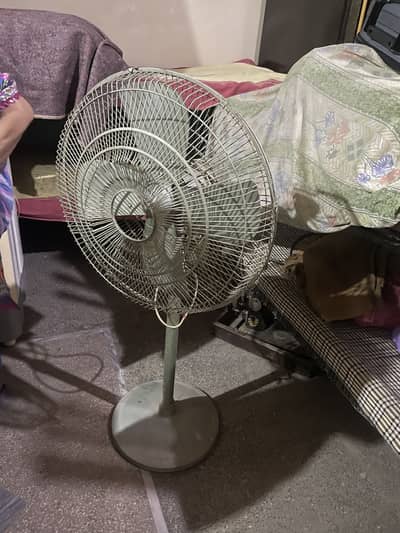 Fan hy stand wala