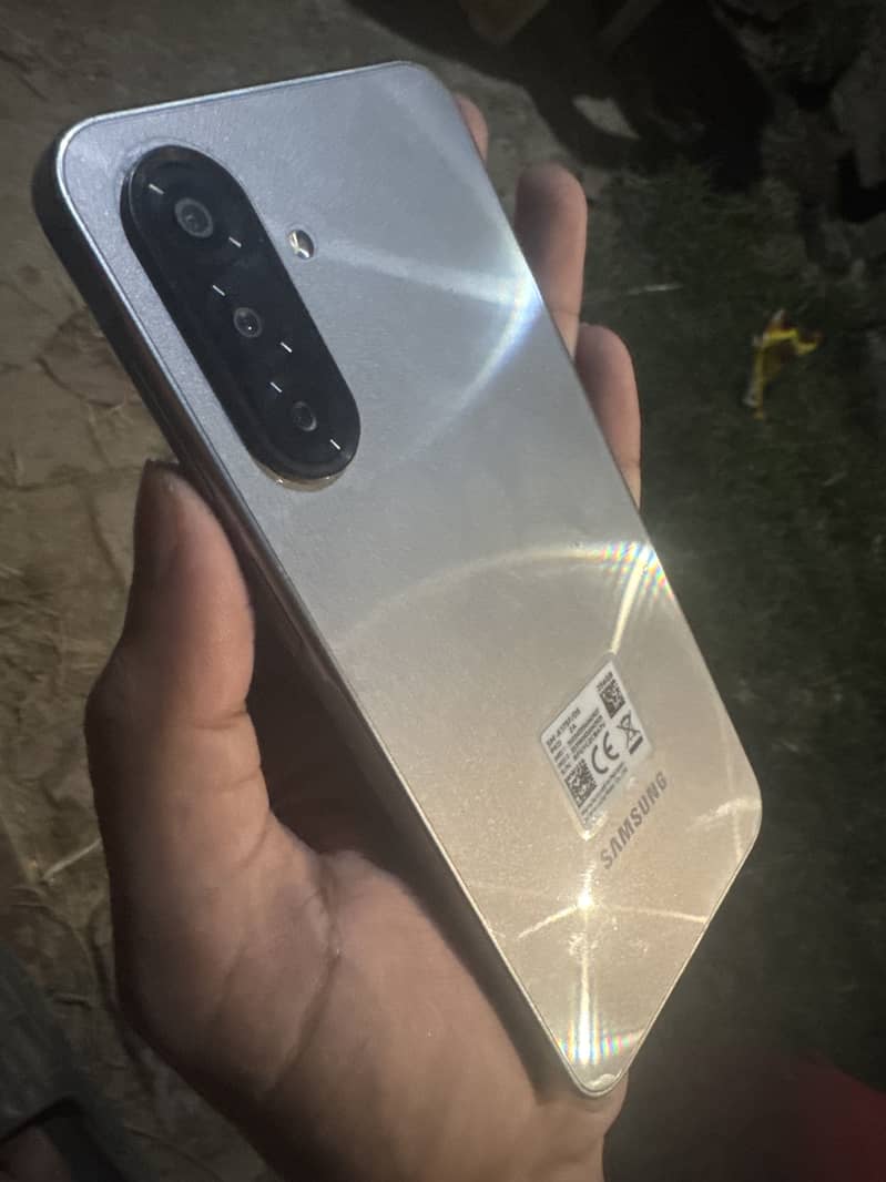 Samsung A17 8/256 1