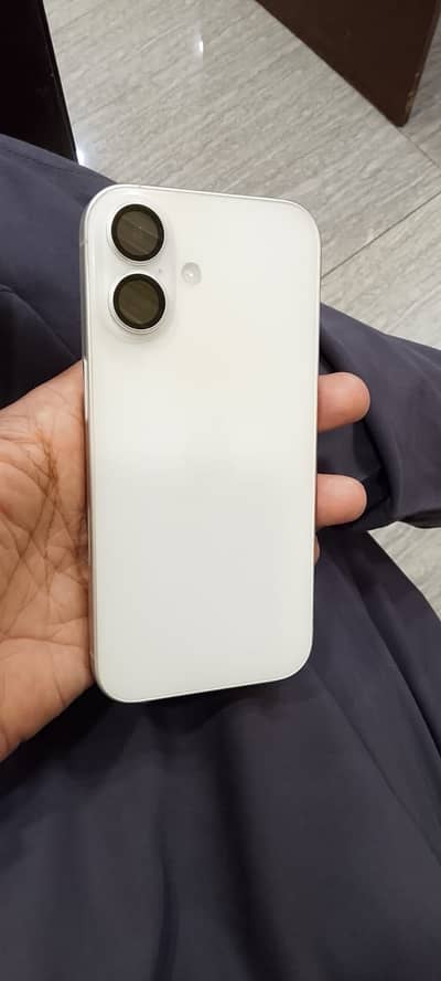 Apple iPhone 16