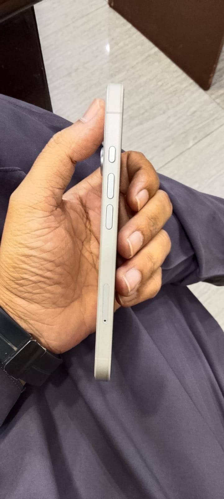 Apple iPhone 16 4