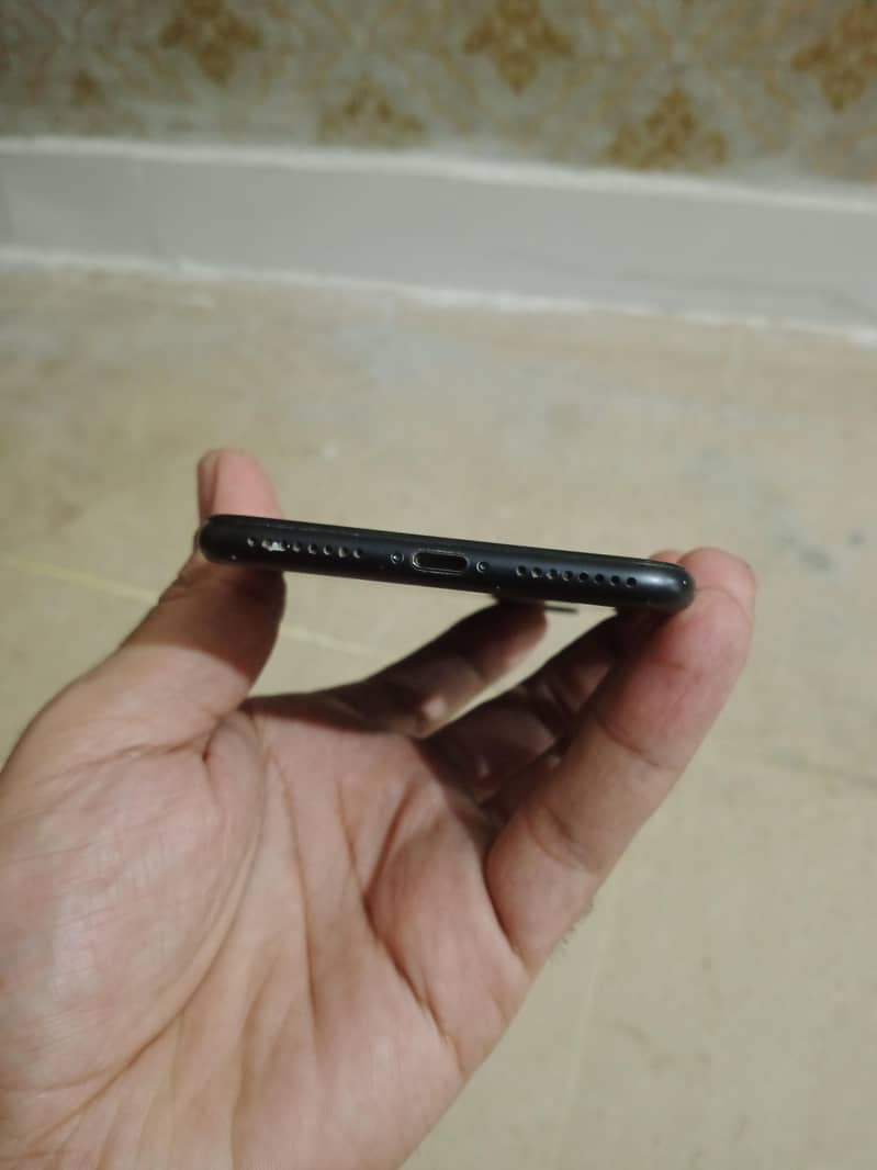 Apple iPhone 7 Plus 2