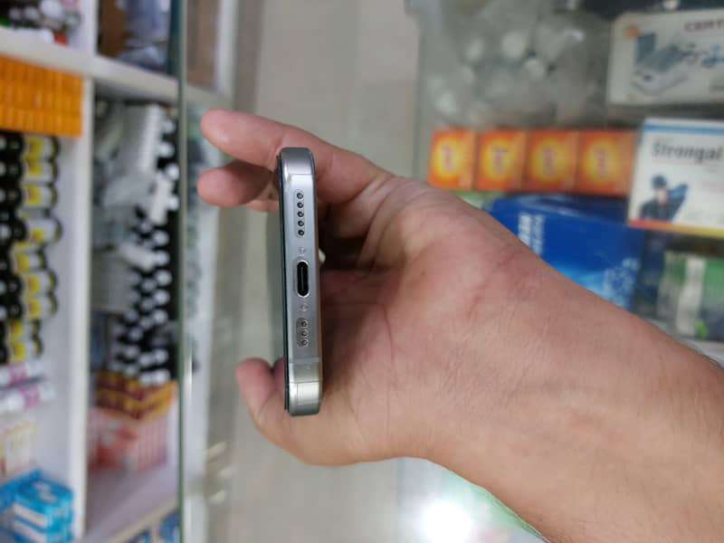 Apple iPhone 15 Pro 3