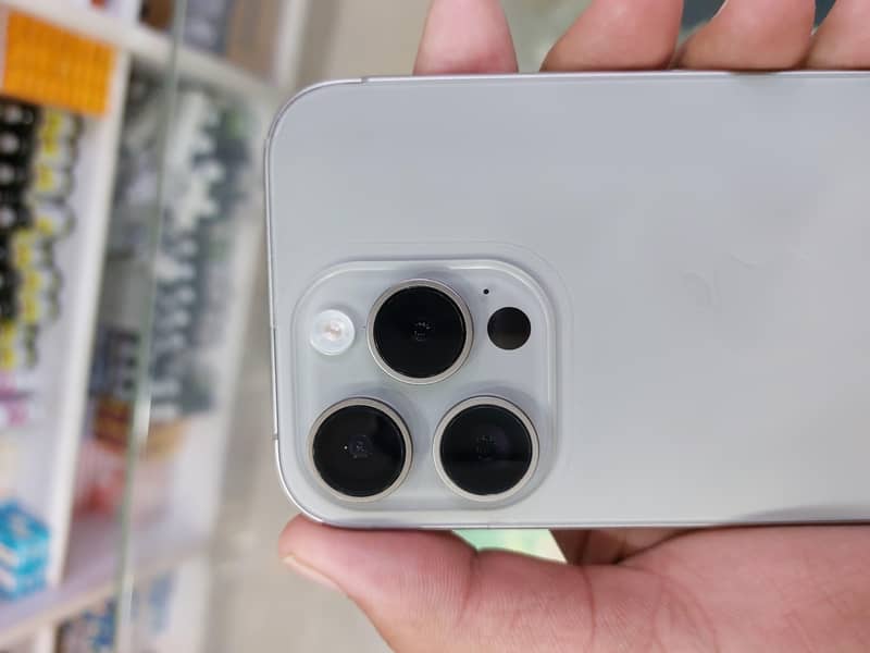 Apple iPhone 15 Pro 4