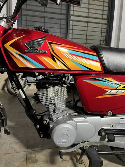 Oper latter wali bike apky nam ka latter bany ga