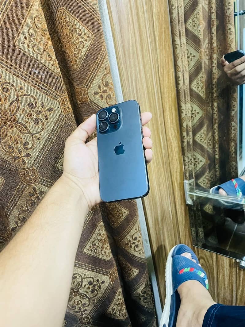 Apple iPhone 15 Pro 0
