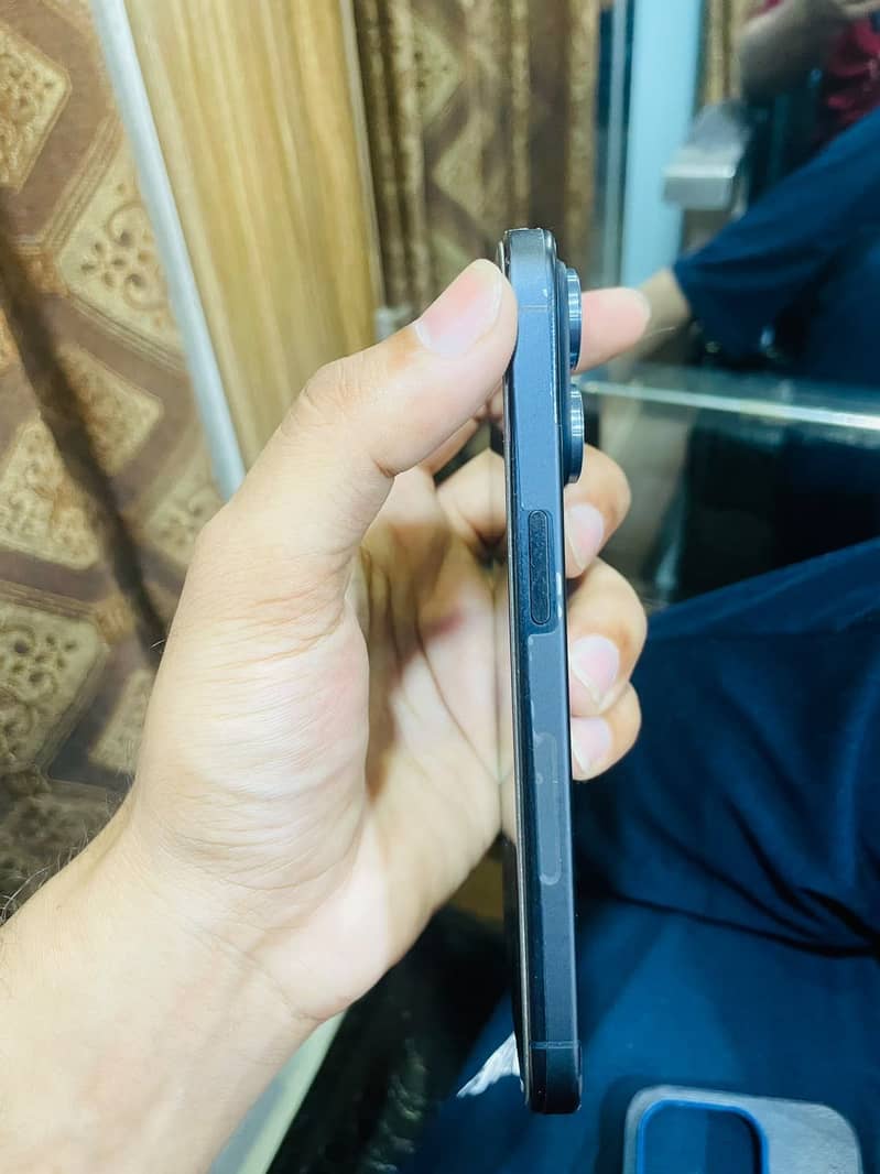 Apple iPhone 15 Pro 3