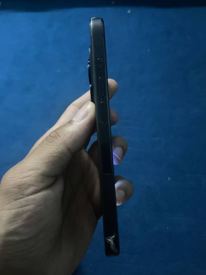 Apple iPhone 15 Pro 0