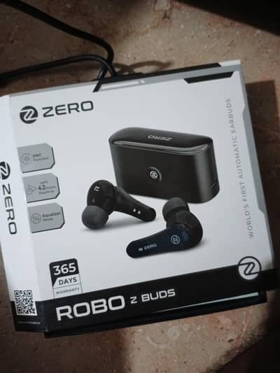 ROBO EARBUDS ZERO LIFESTYLE