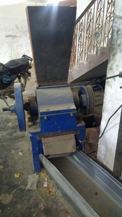 CRUSHER MACHINE FOR PLASTIC