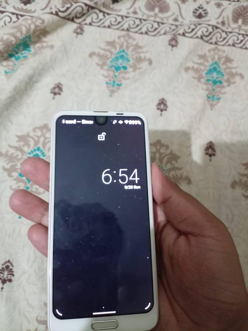 Sharp Aquos R2 0