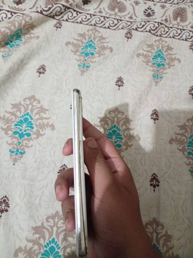 Sharp Aquos R2 2