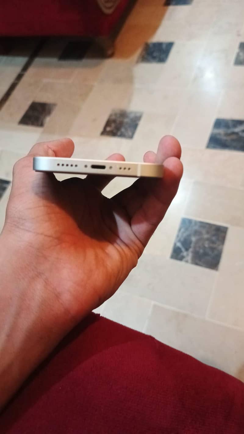 Apple iPhone 12 4