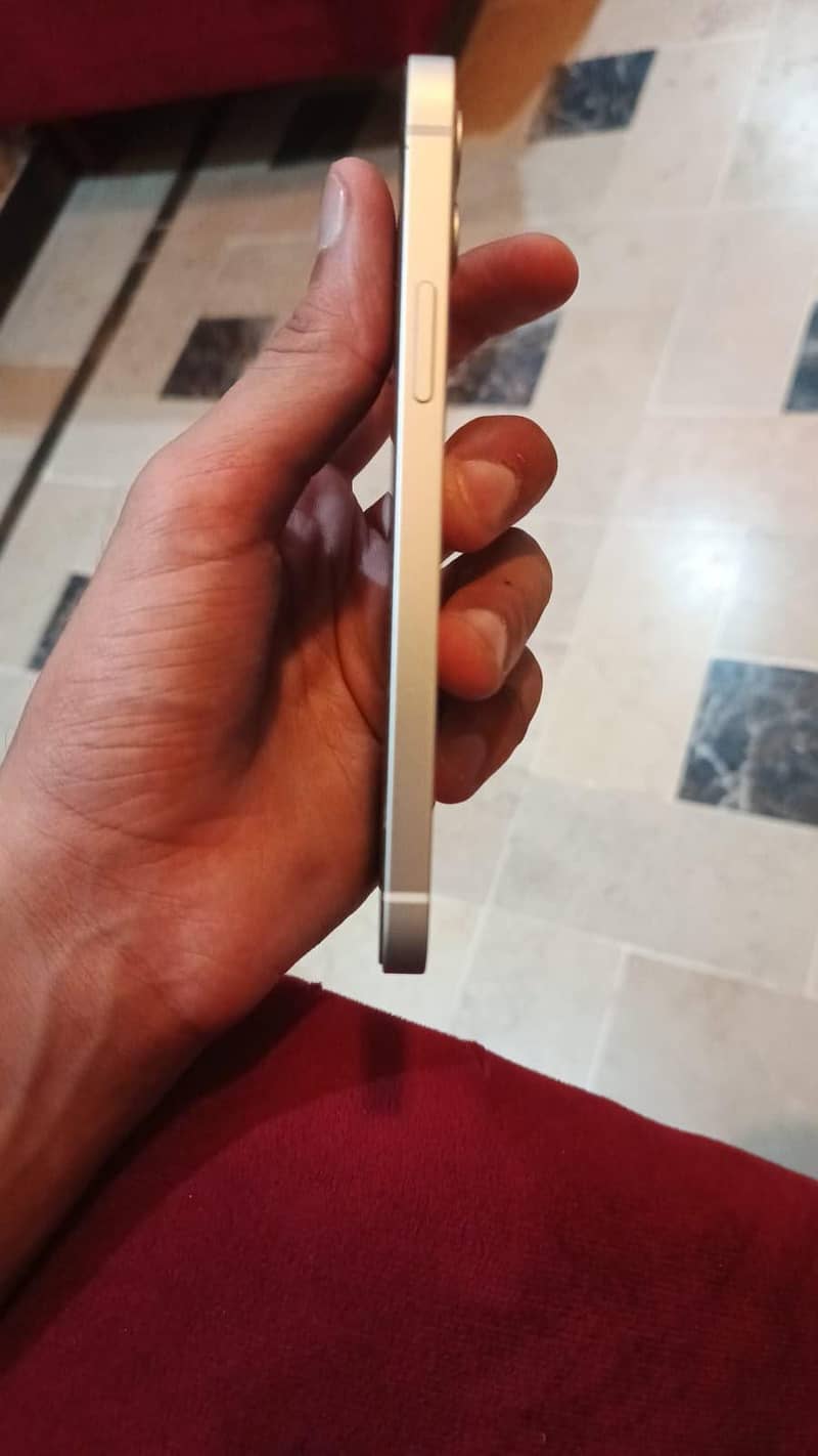 Apple iPhone 12 6
