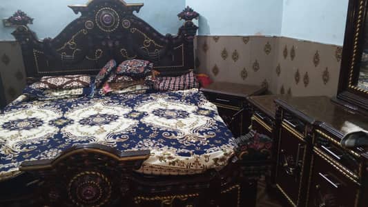 Used King Size Chinioti Style Double Bed (Without Mattress)