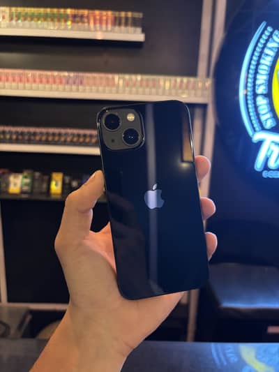 Apple iPhone 13 in warranty total genuine