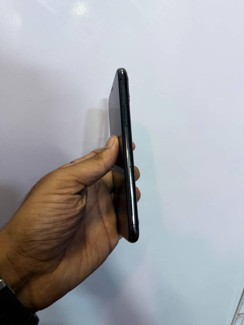 Apple iPhone 11 Pro 2