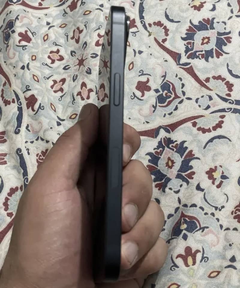Apple iPhone 13 2