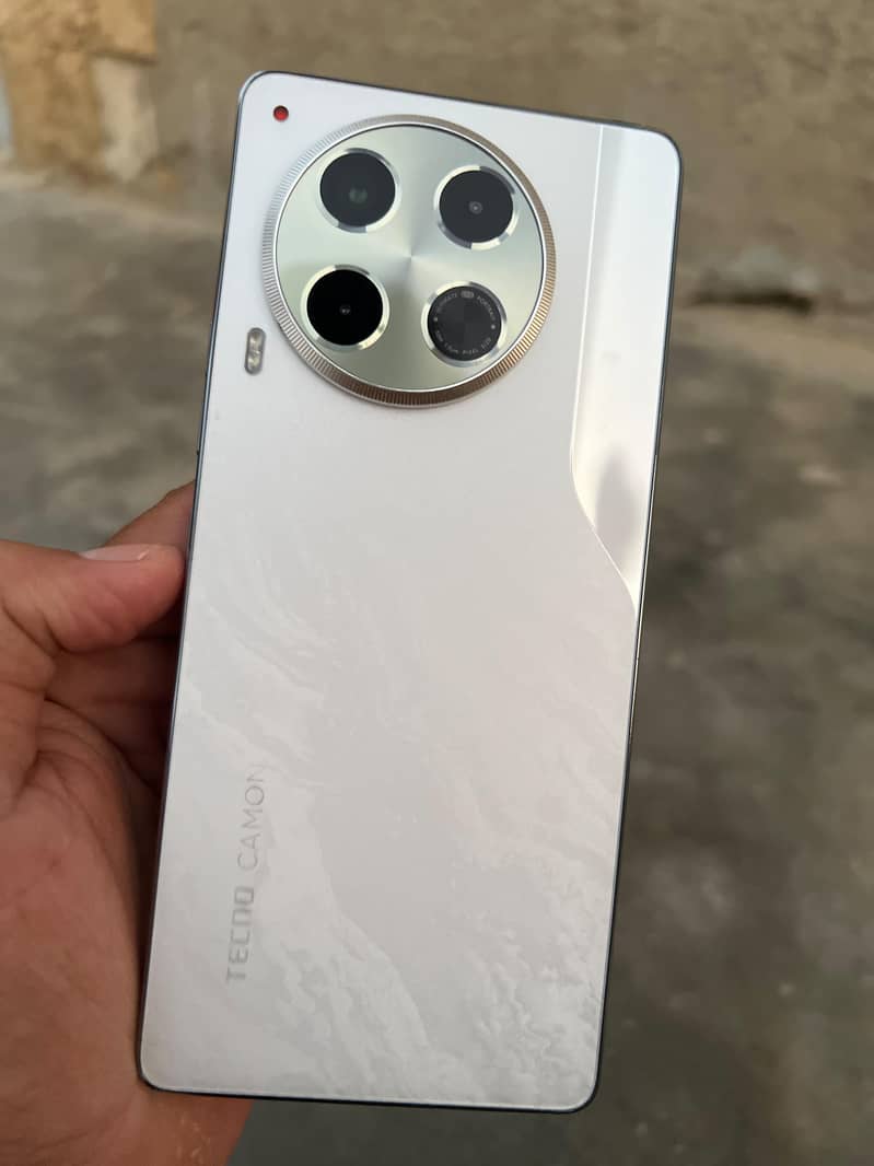 Tecno CAMON 30 0