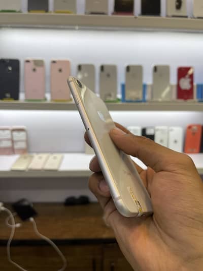 iPhone 8 (OFFER) 03275894788