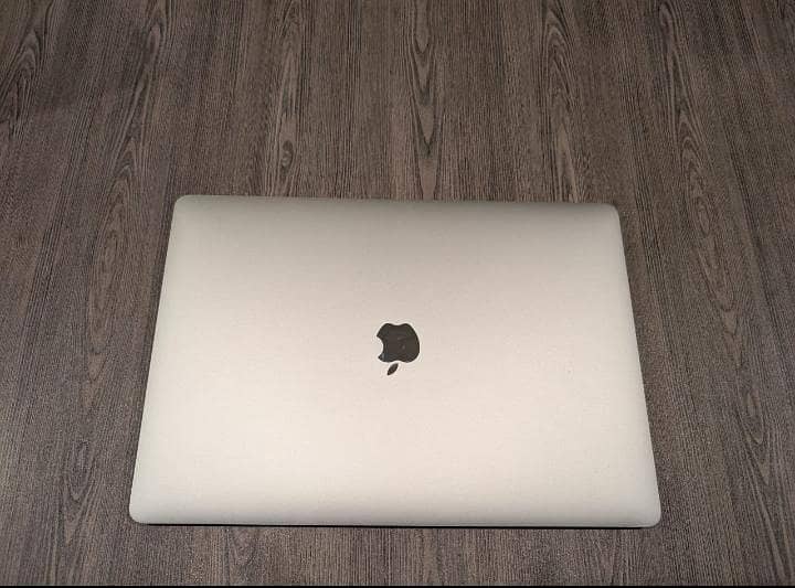 MACEBOOK 2017 PRO 1