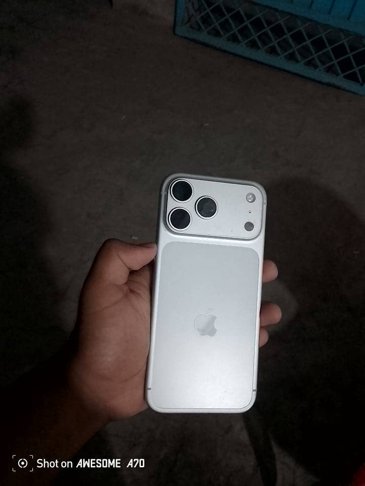 Apple iPhone 17 Pro Max 1