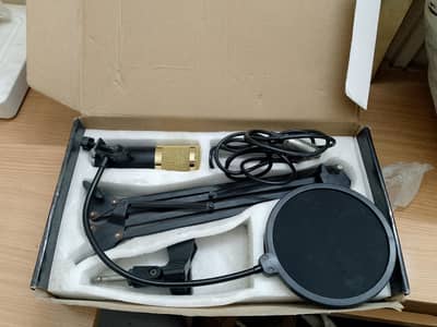 Podcast mic set in mint condition for sale
