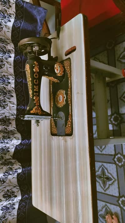 SEWING MACHINE WITH STAND