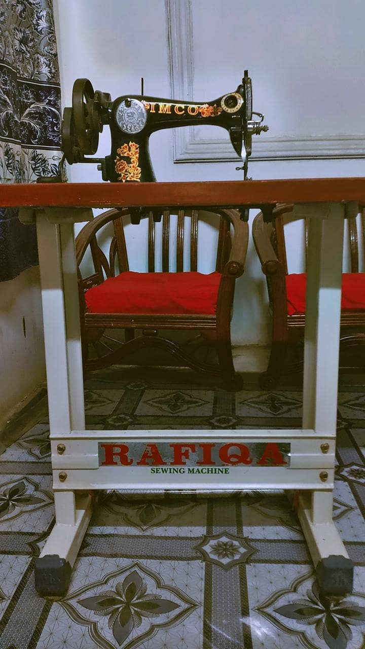 SEWING MACHINE WITH STAND 2