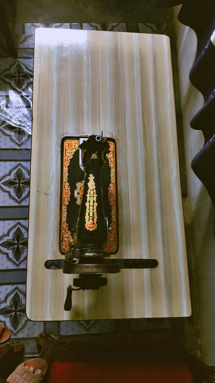 SEWING MACHINE WITH STAND 4