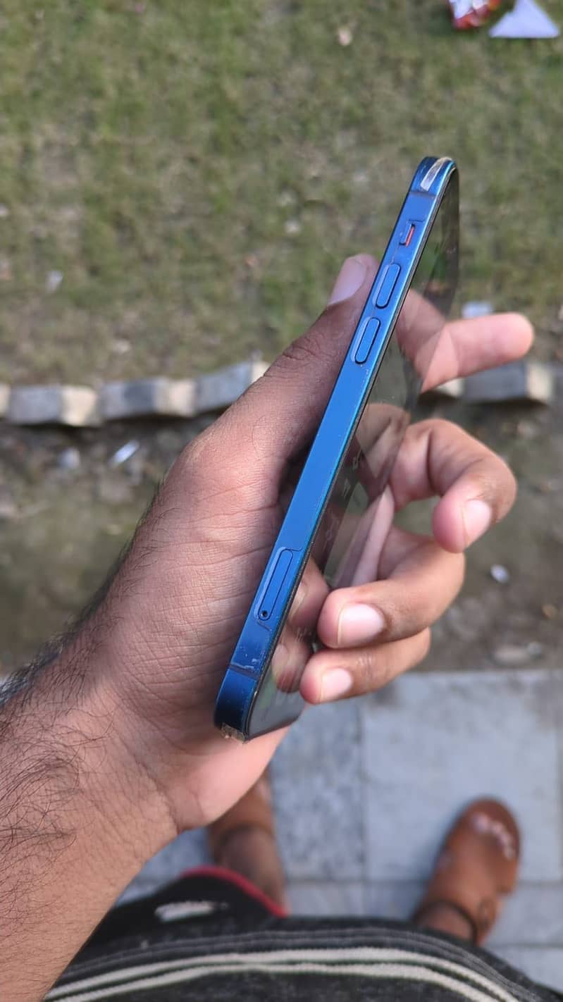 Apple iPhone 12 2