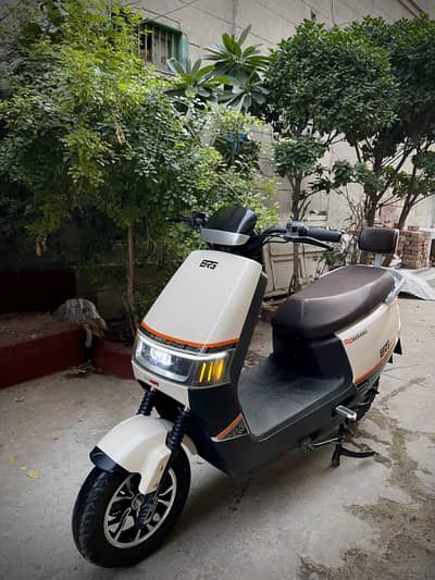 BRG B57 Electric Scooty Lush condition